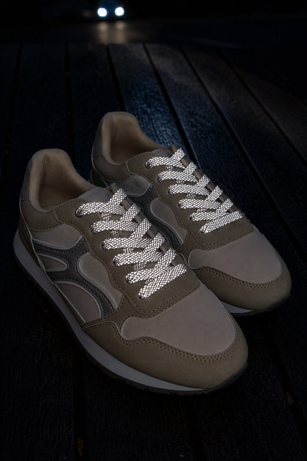 The Shoelaces - White